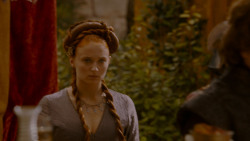 extant_GameOfThrones_4x02-TheLionAndTheRose_5347