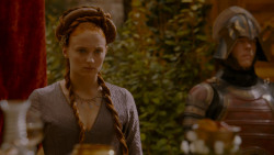 extant_GameOfThrones_4x02-TheLionAndTheRose_5348