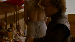 extant_GameOfThrones_4x02-TheLionAndTheRose_5354