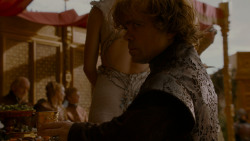 extant_GameOfThrones_4x02-TheLionAndTheRose_5355
