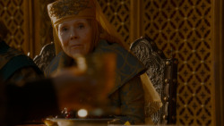 extant_GameOfThrones_4x02-TheLionAndTheRose_5357