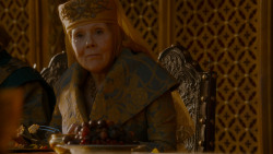 extant_GameOfThrones_4x02-TheLionAndTheRose_5358
