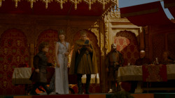 extant_GameOfThrones_4x02-TheLionAndTheRose_5361