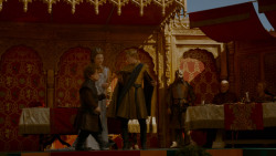 extant_GameOfThrones_4x02-TheLionAndTheRose_5362