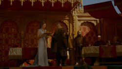 extant_GameOfThrones_4x02-TheLionAndTheRose_5364