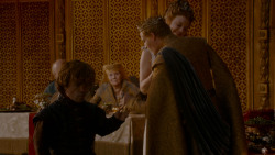 extant_GameOfThrones_4x02-TheLionAndTheRose_5365