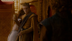 extant_GameOfThrones_4x02-TheLionAndTheRose_5379