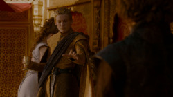 extant_GameOfThrones_4x02-TheLionAndTheRose_5381