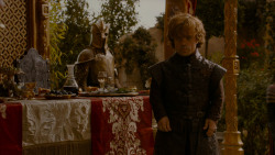 extant_GameOfThrones_4x02-TheLionAndTheRose_5385