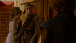 extant_GameOfThrones_4x02-TheLionAndTheRose_5386