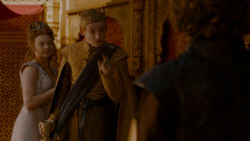 extant_GameOfThrones_4x02-TheLionAndTheRose_5387