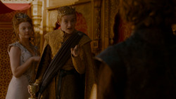 extant_GameOfThrones_4x02-TheLionAndTheRose_5388