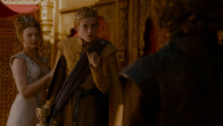 extant_GameOfThrones_4x02-TheLionAndTheRose_5389
