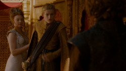 extant_GameOfThrones_4x02-TheLionAndTheRose_5390