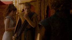 extant_GameOfThrones_4x02-TheLionAndTheRose_5392