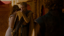 extant_GameOfThrones_4x02-TheLionAndTheRose_5393
