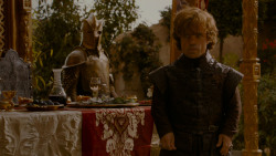 extant_GameOfThrones_4x02-TheLionAndTheRose_5394