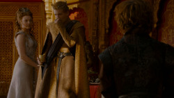 extant_GameOfThrones_4x02-TheLionAndTheRose_5402