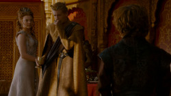 extant_GameOfThrones_4x02-TheLionAndTheRose_5403