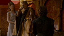 extant_GameOfThrones_4x02-TheLionAndTheRose_5407