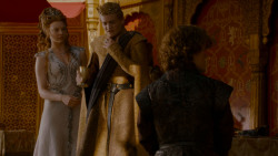 extant_GameOfThrones_4x02-TheLionAndTheRose_5410