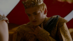 extant_GameOfThrones_4x02-TheLionAndTheRose_5417