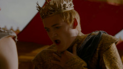 extant_GameOfThrones_4x02-TheLionAndTheRose_5418