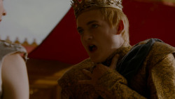 extant_GameOfThrones_4x02-TheLionAndTheRose_5419