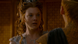 extant_GameOfThrones_4x02-TheLionAndTheRose_5420