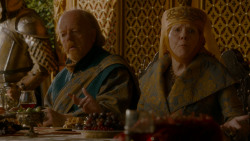 extant_GameOfThrones_4x02-TheLionAndTheRose_5425