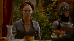 extant_GameOfThrones_4x02-TheLionAndTheRose_5427