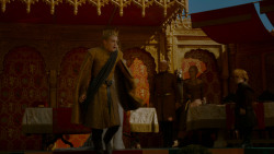 extant_GameOfThrones_4x02-TheLionAndTheRose_5433