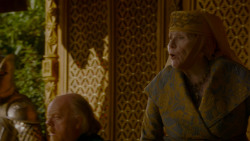 extant_GameOfThrones_4x02-TheLionAndTheRose_5435