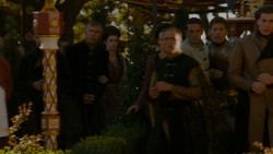 extant_GameOfThrones_4x02-TheLionAndTheRose_5436