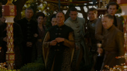 extant_GameOfThrones_4x02-TheLionAndTheRose_5437