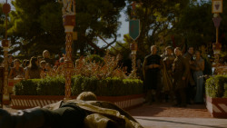 extant_GameOfThrones_4x02-TheLionAndTheRose_5440