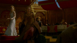 extant_GameOfThrones_4x02-TheLionAndTheRose_5449