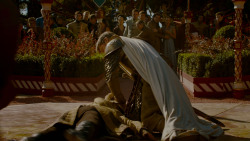 extant_GameOfThrones_4x02-TheLionAndTheRose_5450