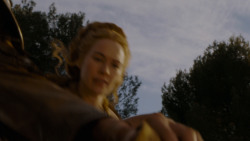extant_GameOfThrones_4x02-TheLionAndTheRose_5452