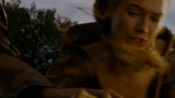 extant_GameOfThrones_4x02-TheLionAndTheRose_5453