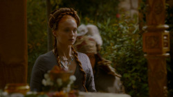extant_GameOfThrones_4x02-TheLionAndTheRose_5456