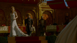 extant_GameOfThrones_4x02-TheLionAndTheRose_5460