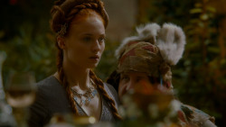 extant_GameOfThrones_4x02-TheLionAndTheRose_5461