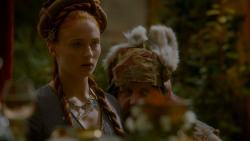 extant_GameOfThrones_4x02-TheLionAndTheRose_5463