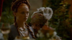 extant_GameOfThrones_4x02-TheLionAndTheRose_5464