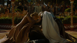 extant_GameOfThrones_4x02-TheLionAndTheRose_5465