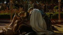 extant_GameOfThrones_4x02-TheLionAndTheRose_5466