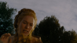 extant_GameOfThrones_4x02-TheLionAndTheRose_5467