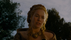 extant_GameOfThrones_4x02-TheLionAndTheRose_5471