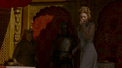 extant_GameOfThrones_4x02-TheLionAndTheRose_5472